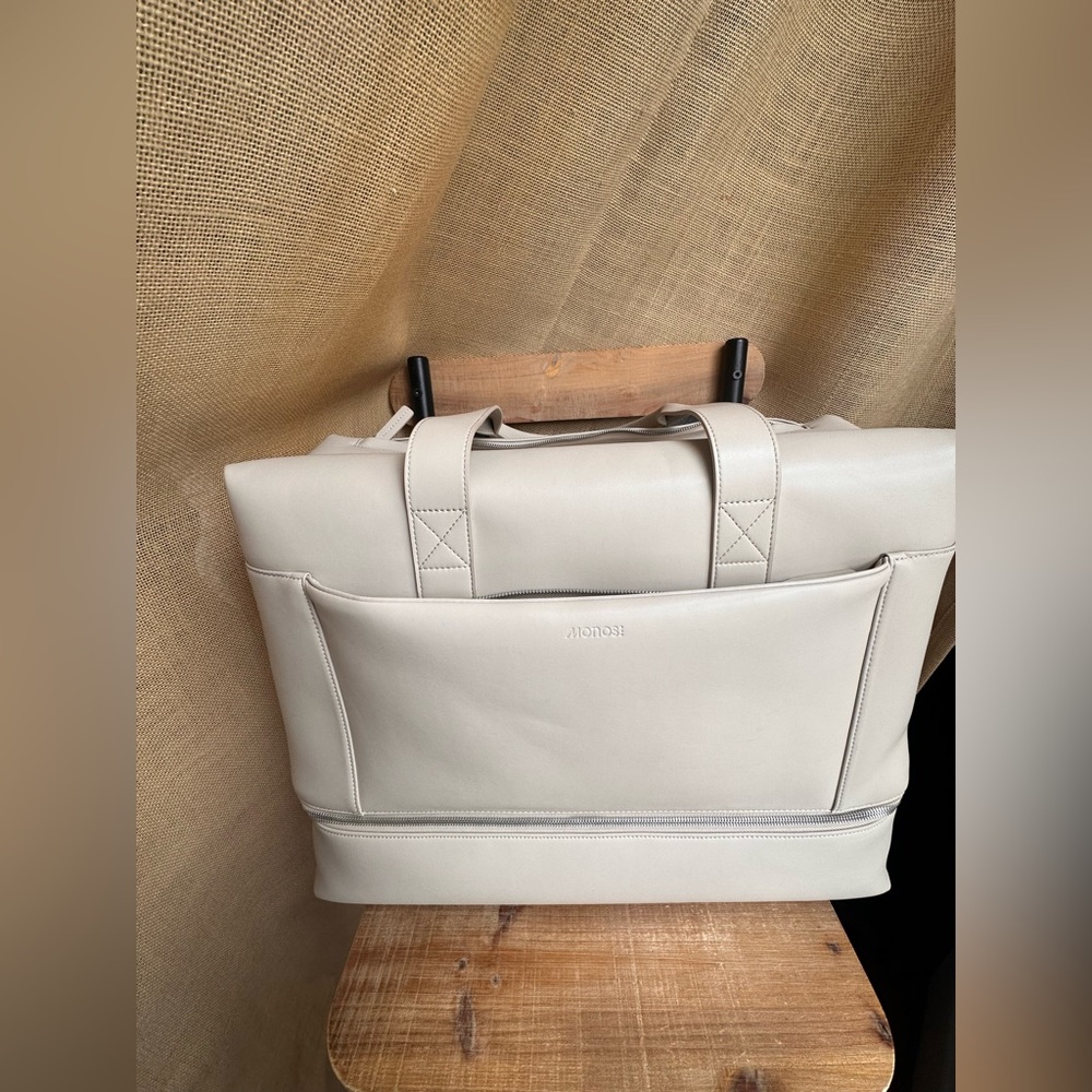 MONOS WEEKENDER